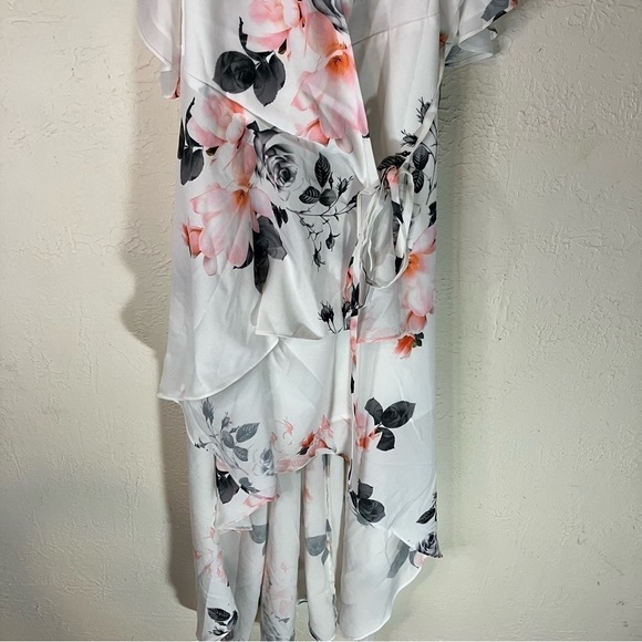 City Chic Lotus Lust Floral Maxi Dress in Ivory - Picture 4 of 15